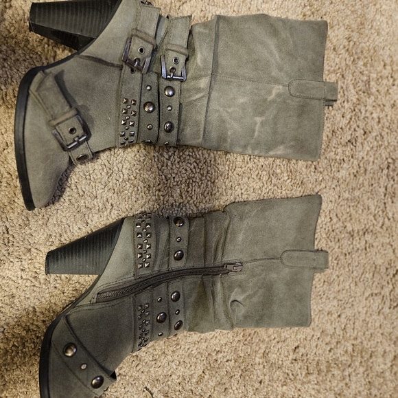 Womens size 6 boots - Picture 2 of 3